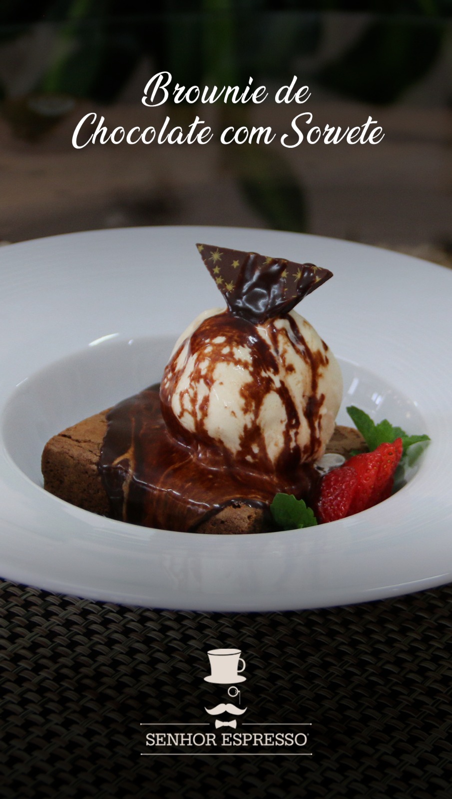 Brownie de chocolate com sorvete